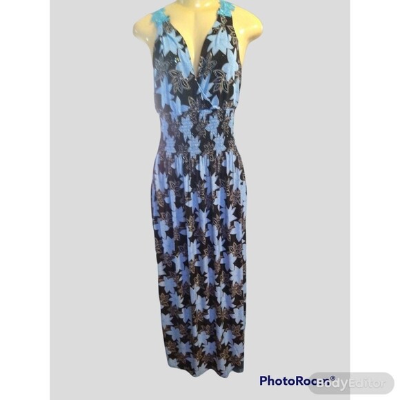 Light Blue Dress With Embroidered Back - Picture 1 of 5